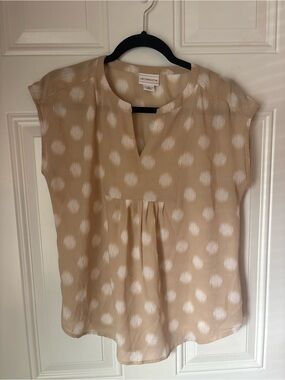 Liz Claiborne Beige and White Dot Cap-Sleeve Blouse